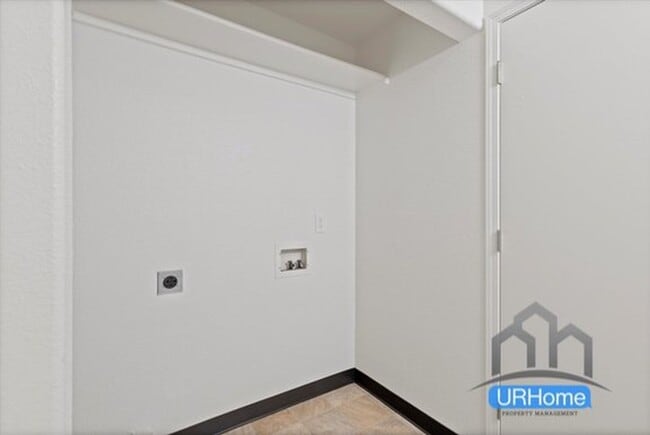 Interior Photo - Stunning 3-bed/2-bath apartments, close to public transit