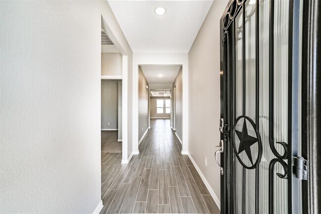 Building Photo - 31306 Whitfield Ct