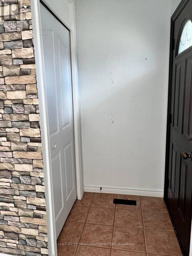 Building Photo - 12 Wenlock Crescent
