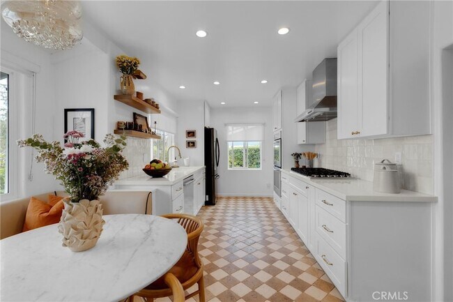 Building Photo - 23936 Nomar St