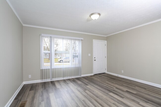 Foto del edificio - 327 Whitewater Dr