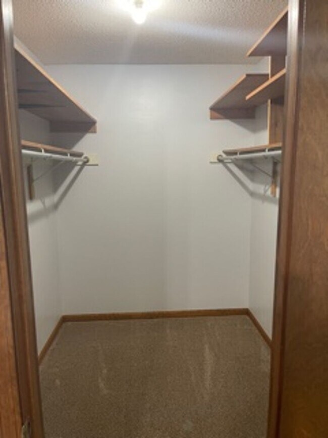 Foto del edificio - 1992 Waterfront Dr N