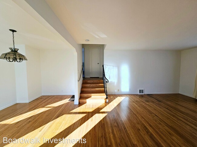 Building Photo - 4 br, 3.5 bath House - 439 Baden Ave