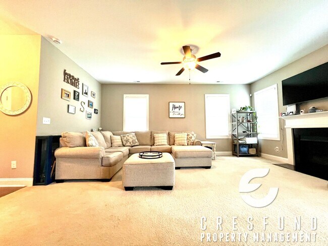 Foto del edificio - Gated Community 4 BR 2.5 Bath Coming Soon ...