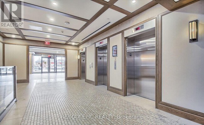 Photo du bâtiment - 830 Lawrence Ave W