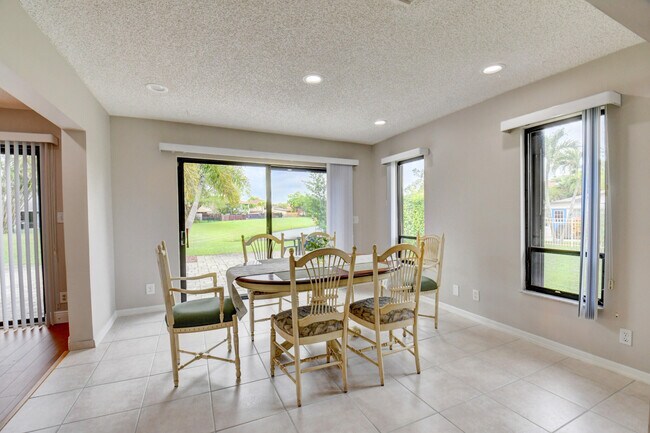Foto del edificio - 384 SW 27th Terrace