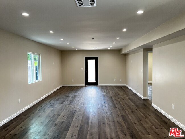Foto del edificio - 5062 Topanga Canyon Blvd