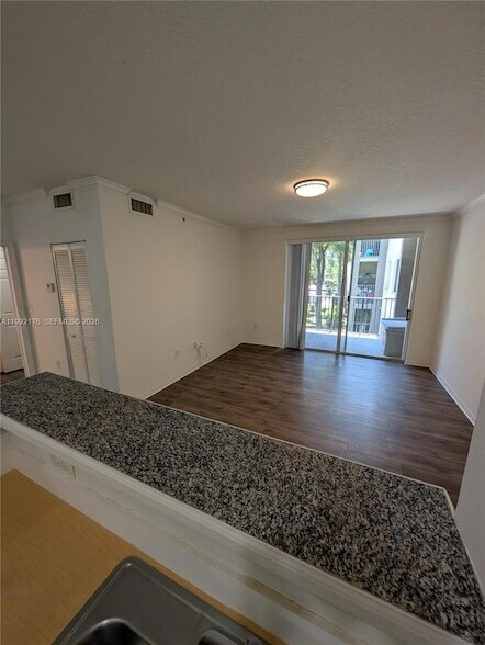 Foto del edificio - 6831 SW 44th St