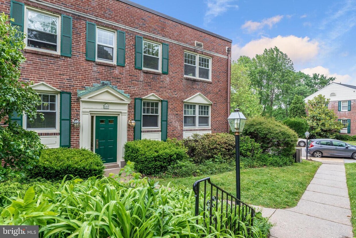 Primary Photo - 500 E Lancaster Ave