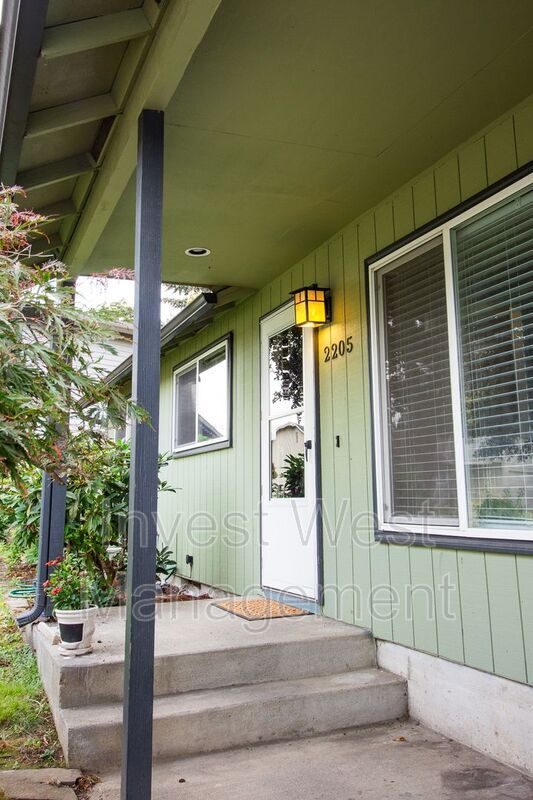 Foto del edificio - 2205 NW 102nd St