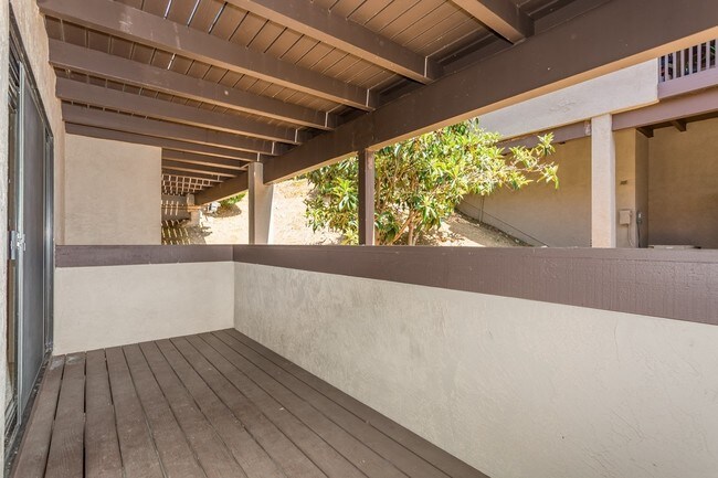 Habitación principal con balcón - 6671 Reservoir Ln