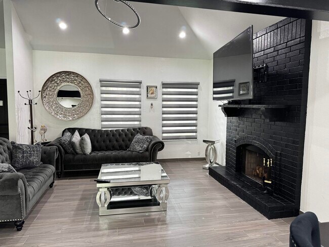 Building Photo - 102 Biscayne Loop