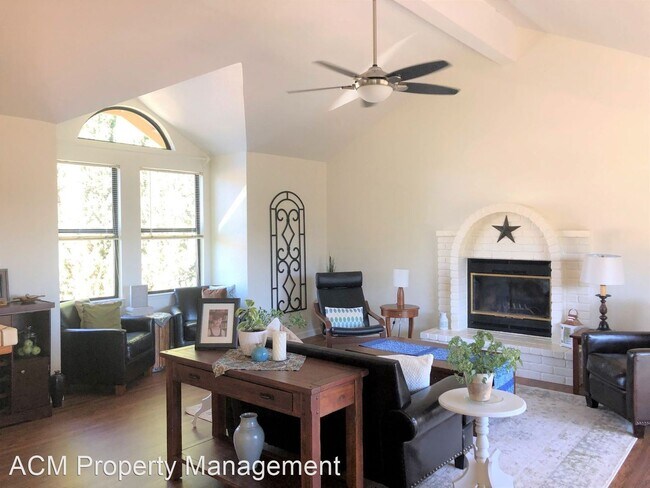 Building Photo - 3 br, 2.5 bath House - 121 Stanford Court