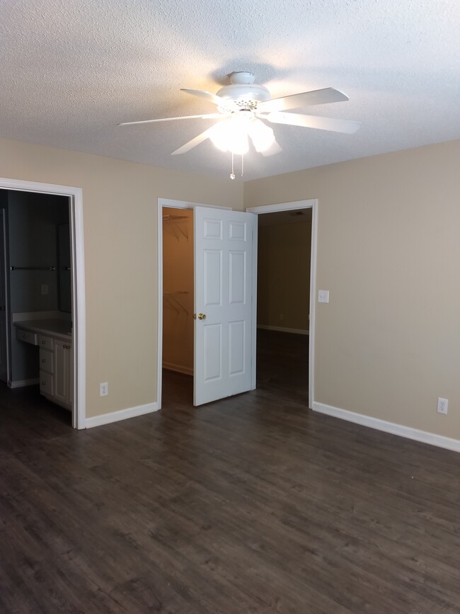 Master bedroom - 5004 Hunters Trail