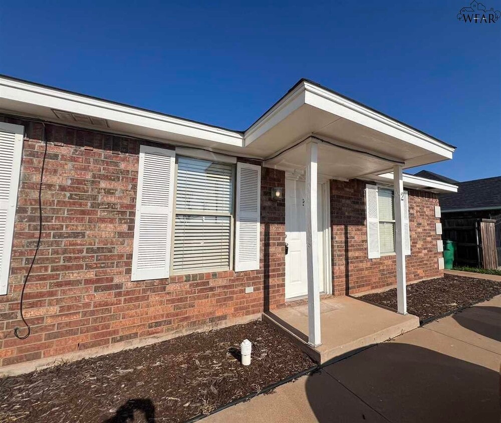 Primary Photo - 1300 N Jackson Ave