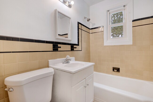 Foto del edificio - 4217 2nd St NW