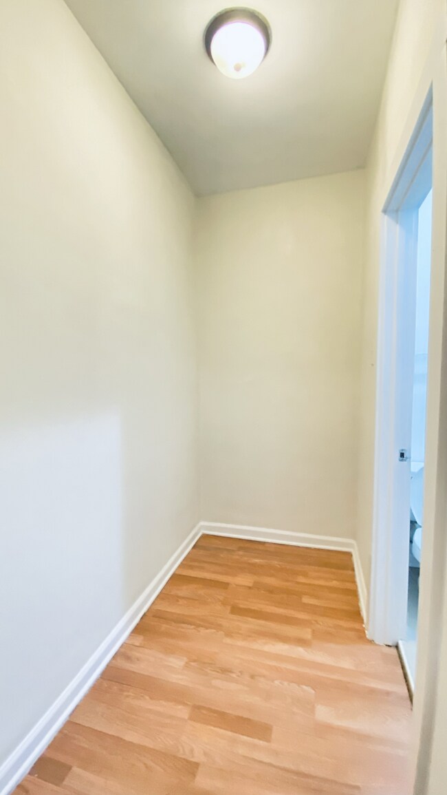 Building Photo - 0 bedroom in Chicago IL 60613
