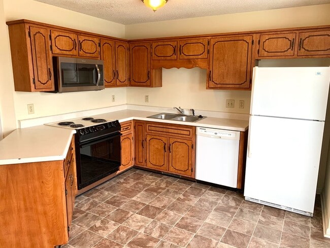 Building Photo - 268 Moncrest Dr