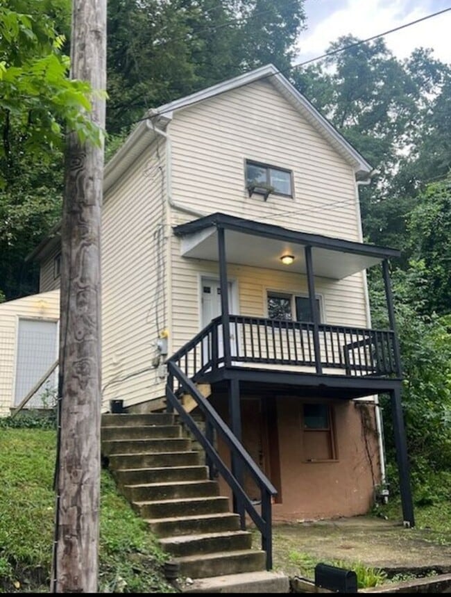 Building Photo - 223 Hillside Ave