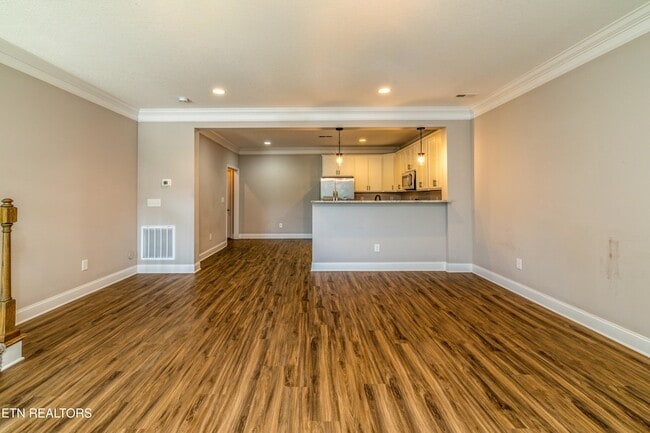 Foto del edificio - 338 Broadberry Ave