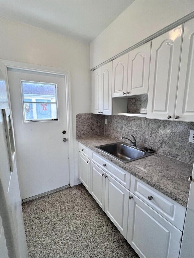 Foto del edificio - 1120 Sesame St