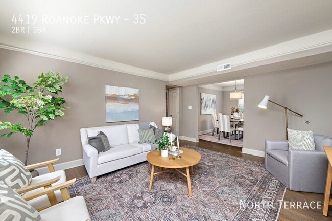 Foto del edificio - 4419 Roanoke Pkwy