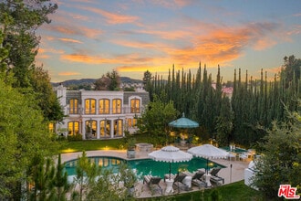 Building Photo - 18875 Pasadero Dr