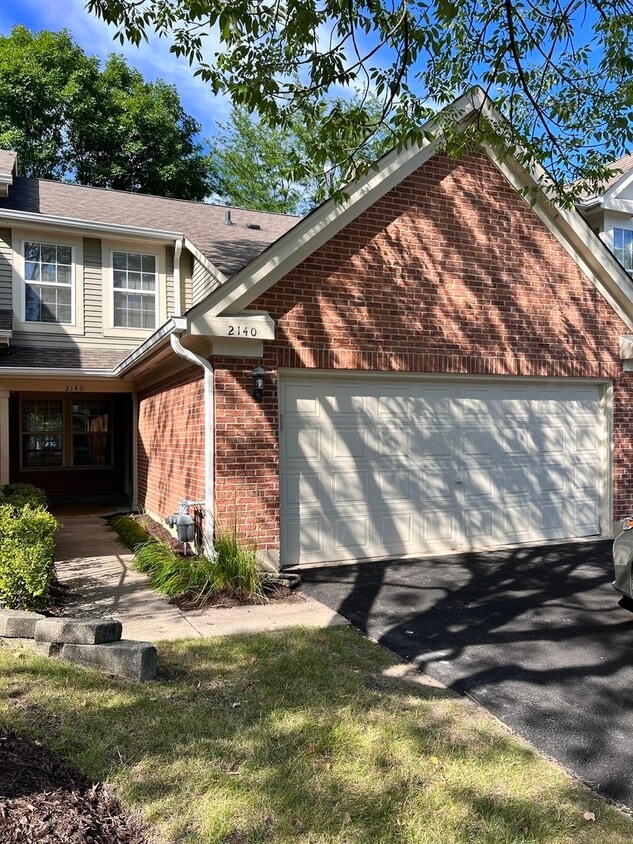 2140 Stirling Ct, Hanover Park, IL 60133 Townhome Rentals in Hanover