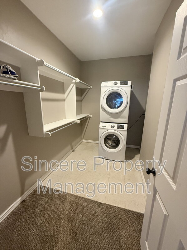 Foto del edificio - 2225 N Gatewood Ave