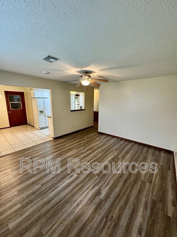Foto del edificio - 7625 S Sherwood Ave