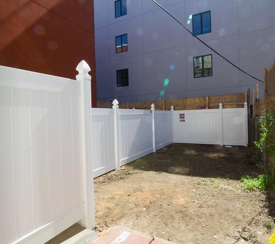 Building Photo - 690 Onderdonk Ave