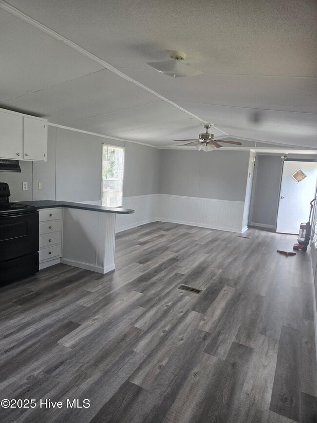 Building Photo - 268 Gardenia St