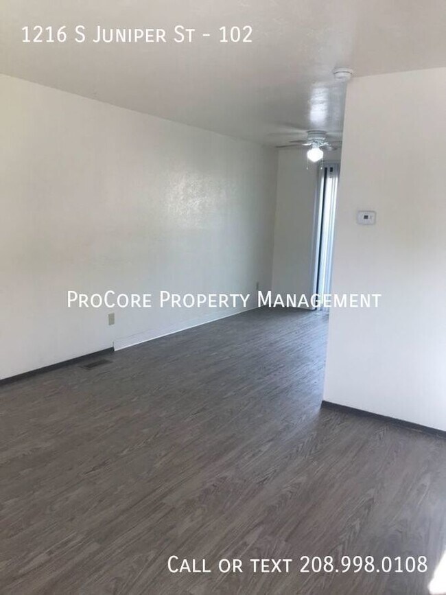 Building Photo - $1,195.00...2 Bed/1.5 Bath. Updated Unit. ...
