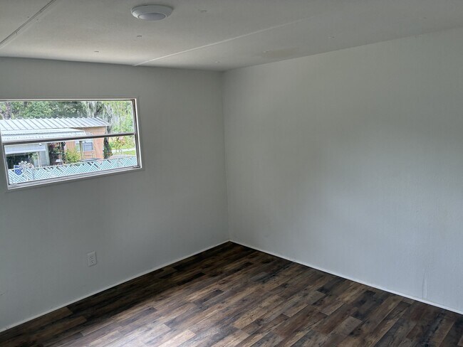 Building Photo - 1666 Highland Ct