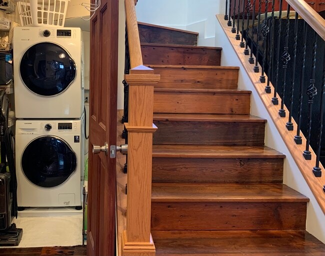 Laundry closet. Room for rent. Upstairs. Private room with private bathroom. Austin, Tx 78702 - 905 Prospect Ave