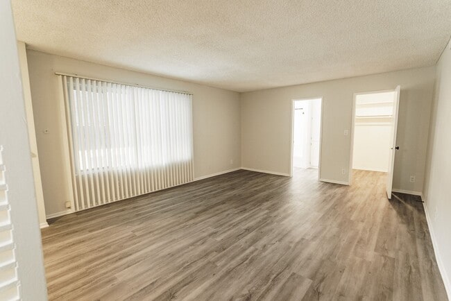 Interior Photo - 226 South Serrano