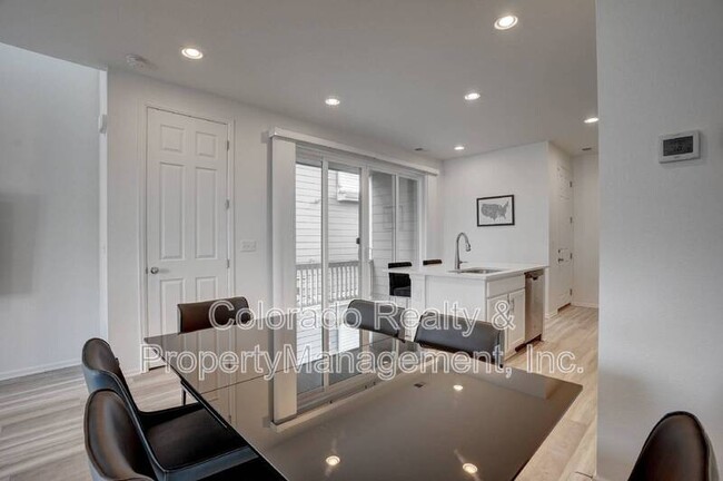 Building Photo - 9602 Prairie Farm Dr