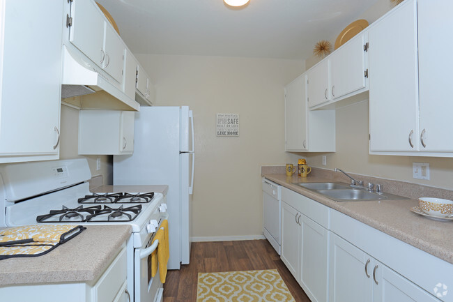 2BR,1BA-768SF Kitchen - Ridge Falls Apartments