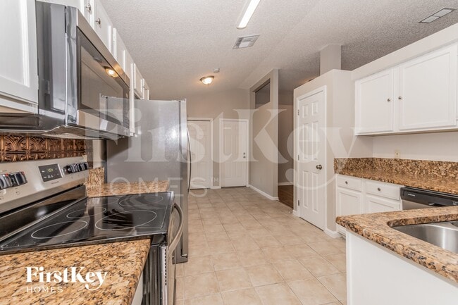 Building Photo - 12187 Silver Saddle Dr