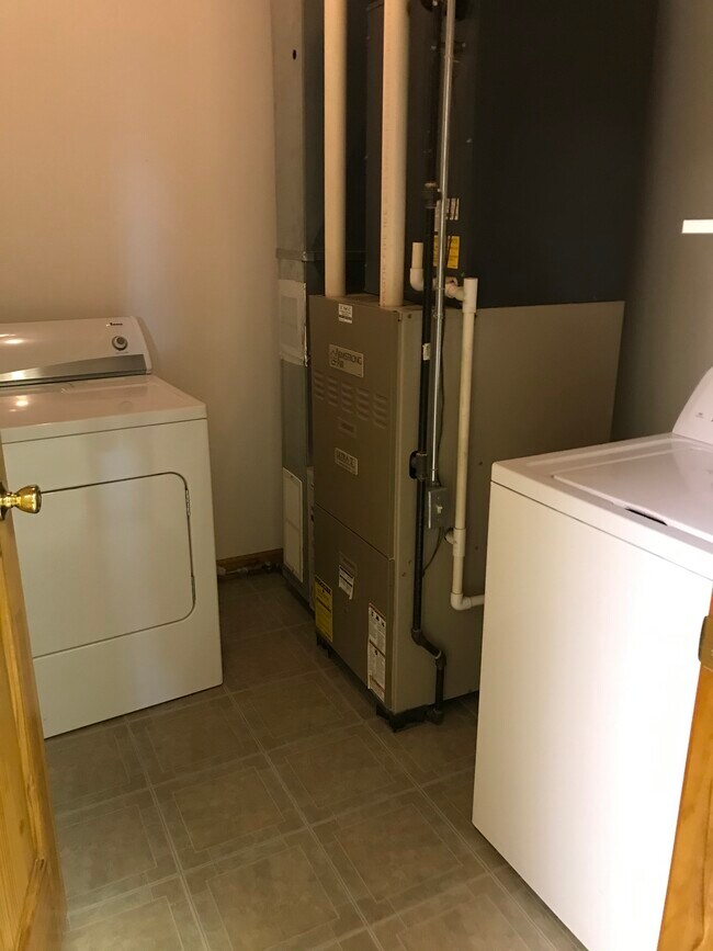 laundry - 5957 N 800 E
