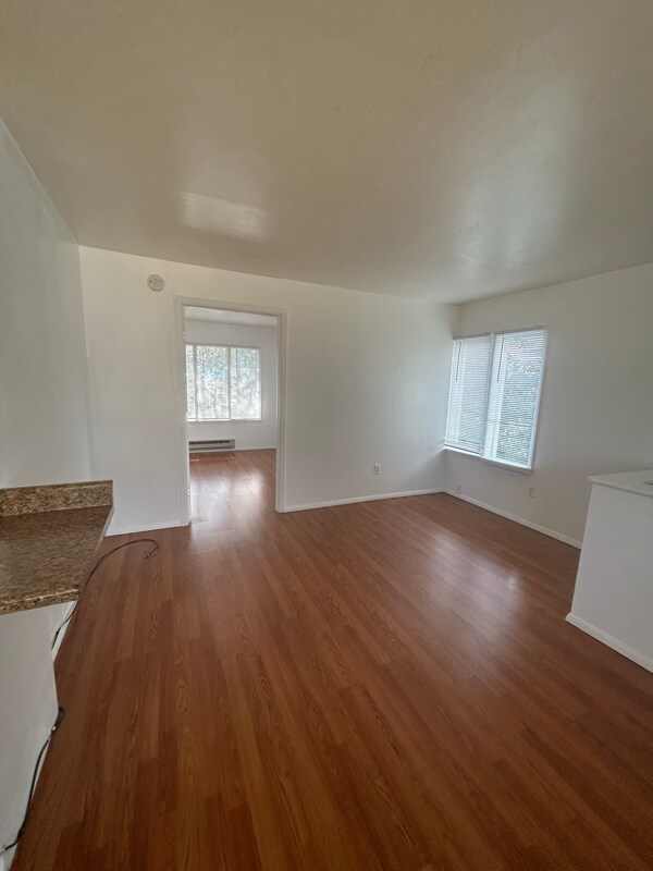 Foto del edificio - 426 E 9th St