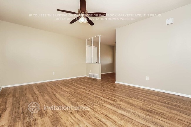 Building Photo - 10530 W 106th Pl