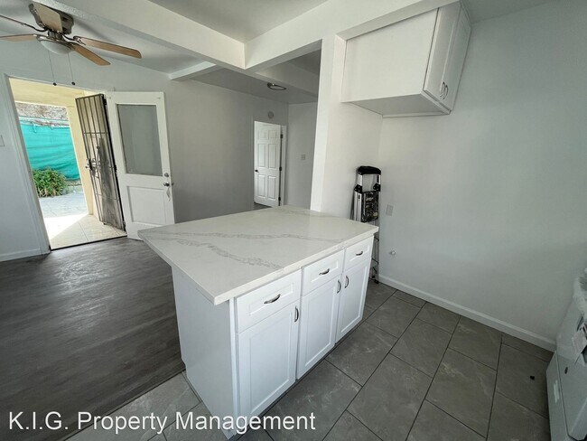 Foto del edificio - 2 br, 1 bath Apartment - 4208 - 4210 Dozie...