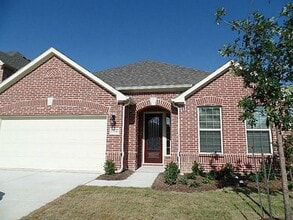 Building Photo - 1304 Poplar Dr
