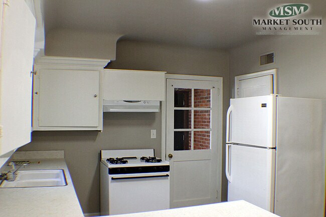 Building Photo - 212 E 46th St
