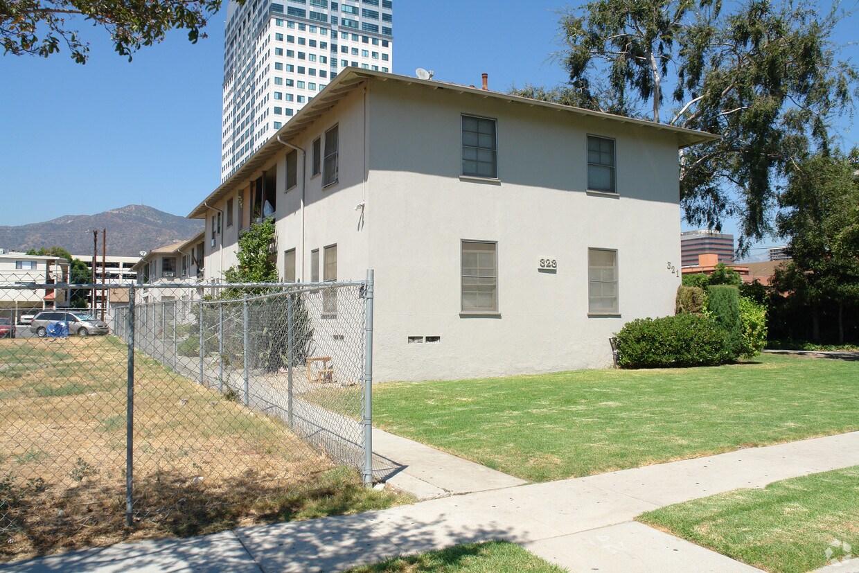 Building Photo - 321 W Doran St