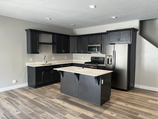 Foto del edificio - Ready To Move in! New 2 Bed 3 bath!