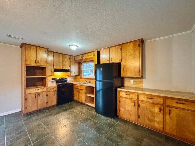 Building Photo - 2 Bedroom/ 1 Bath Home Between Cave City and Batesville!