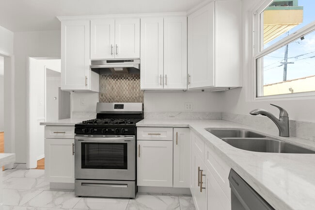 Building Photo - 522 N Genesee Ave