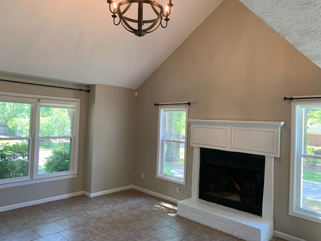 Foto del edificio - Spacious and updated 4Bedroom Home in Auburn
